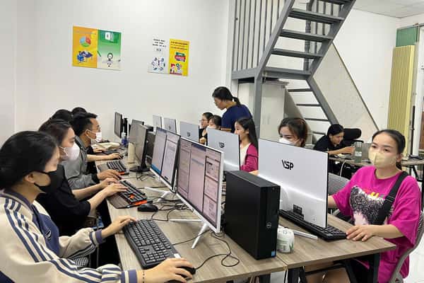 hình ảnh học viên tại Trung tâm tin học Sao Việt