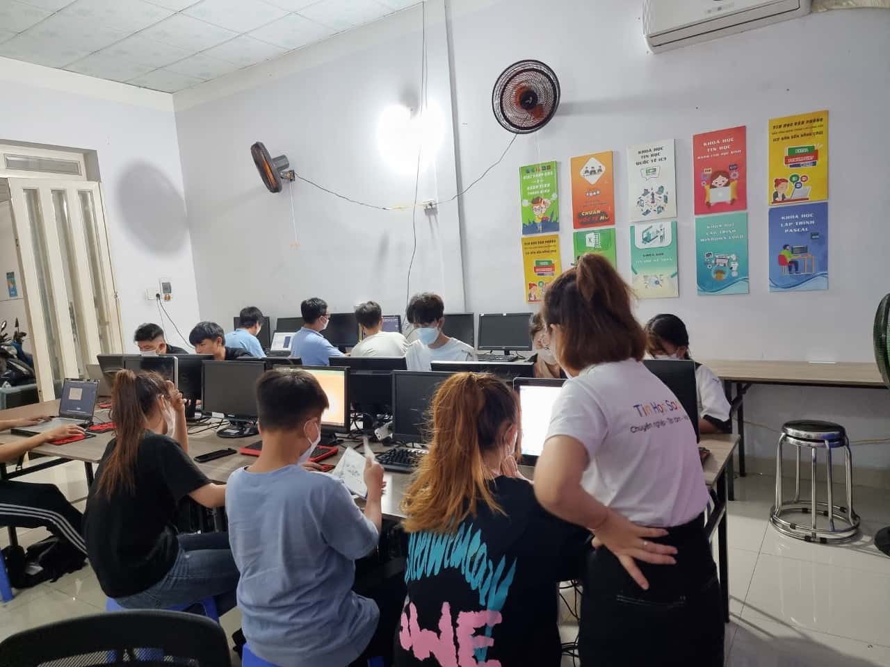 Khóa học thiết kế AI ở Phường Gia Định