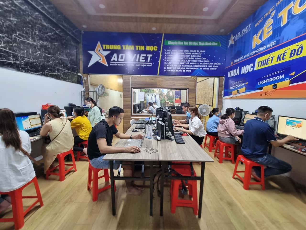 lớp học máy tính