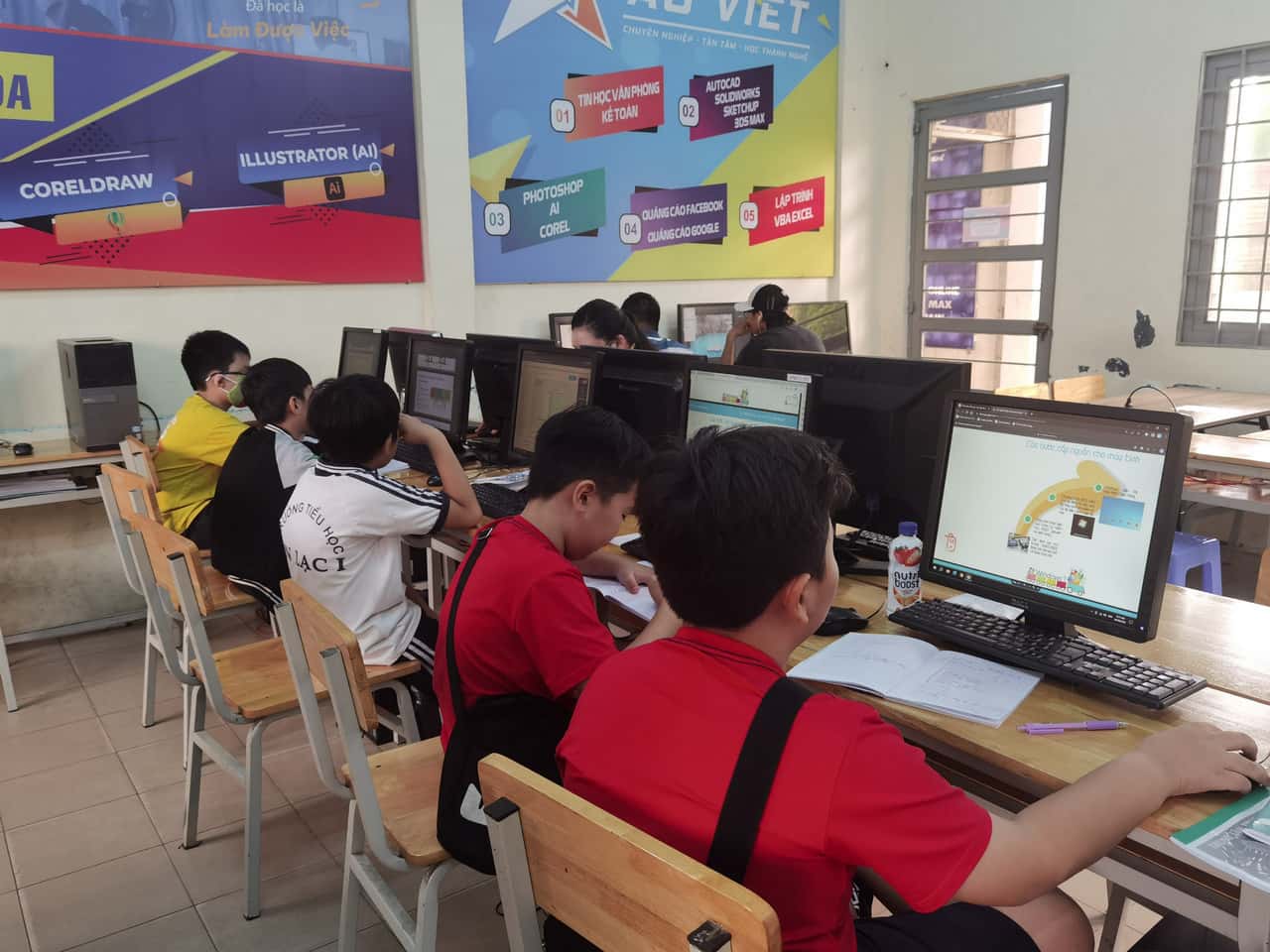 Lớp tin học cho trẻ tai Đồng Nai