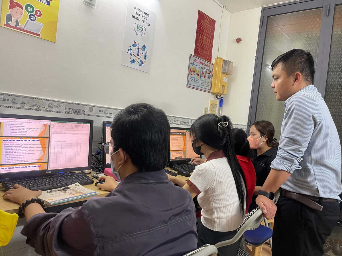 Tuyển dụng giáo viên tin học Bình Dương