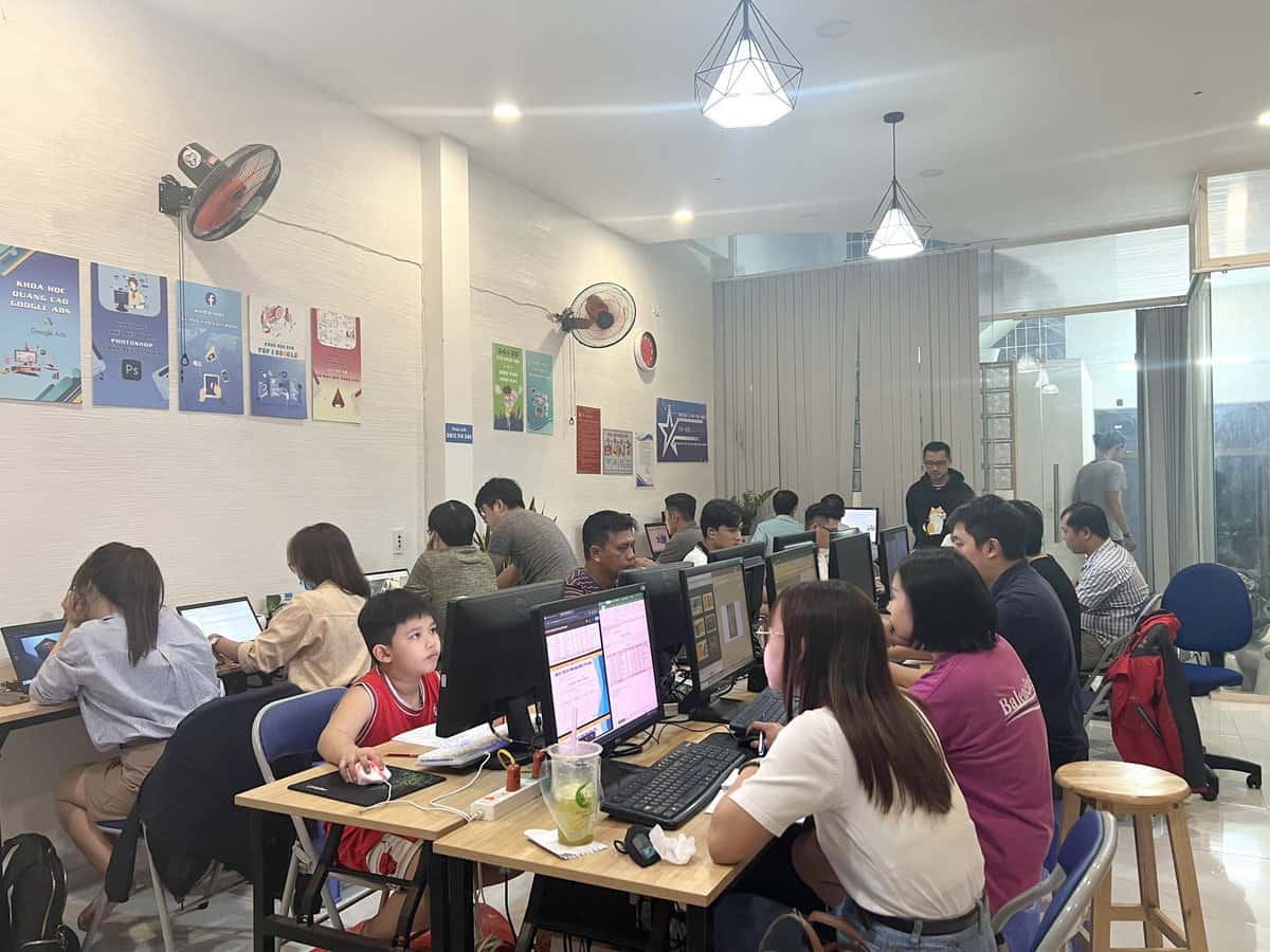 lớp học hành chính nhân sự