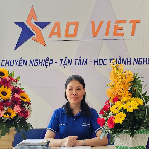 Cô Hoàng Hiền