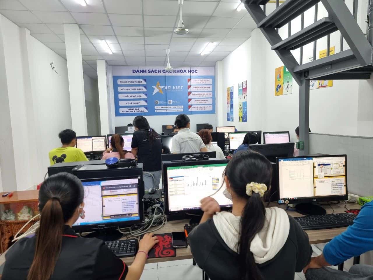 luyện thi chứng chỉ mos