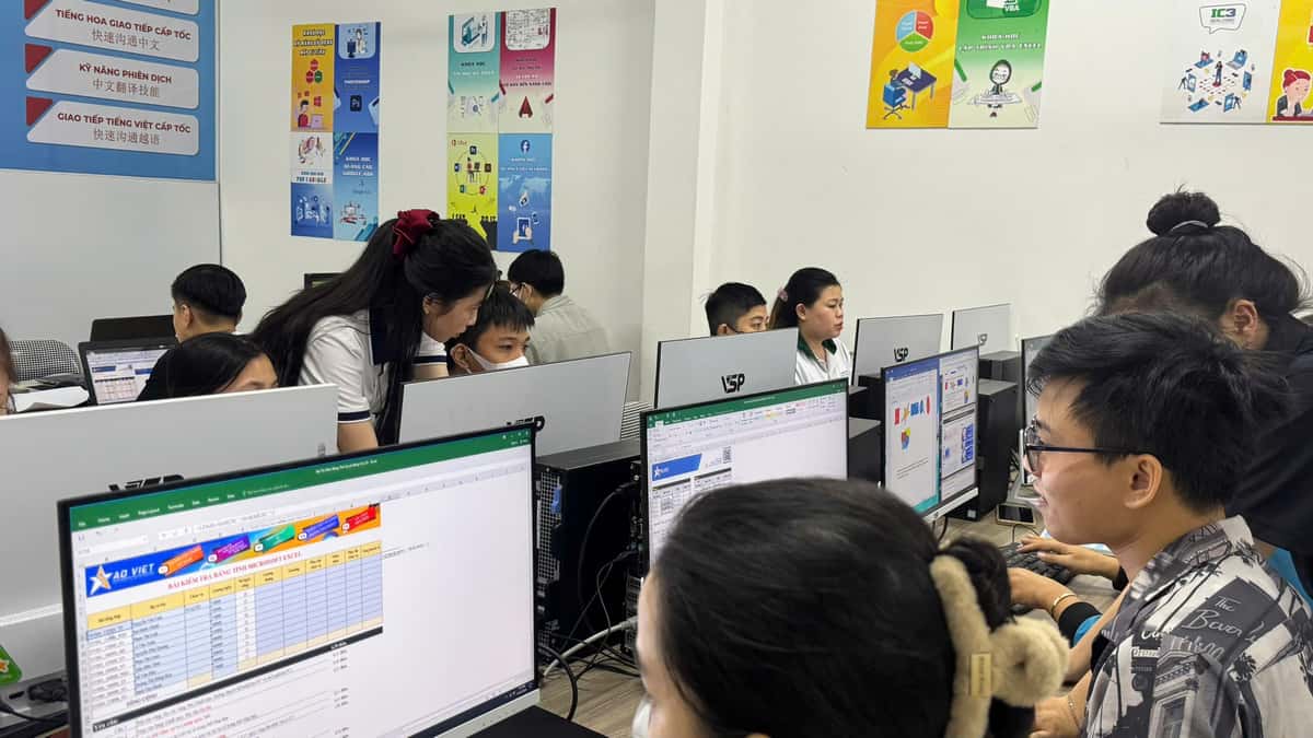 Khóa học sử dụng AI cho người đi làm