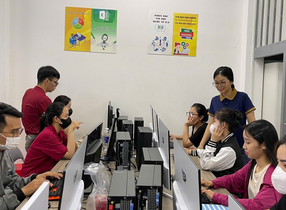 Khóa Học AI Tại Tân Bình Phù Hợp Với Những Ai