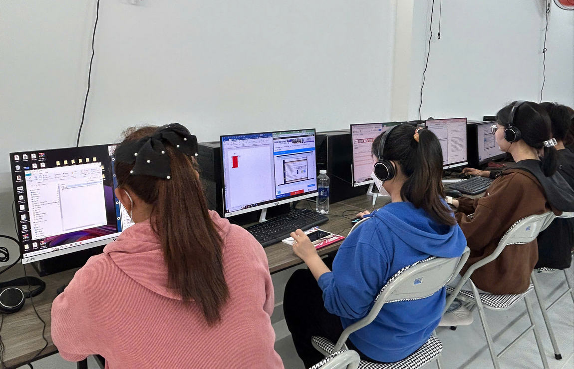 học viên trong lớp ôn thi MOS 365