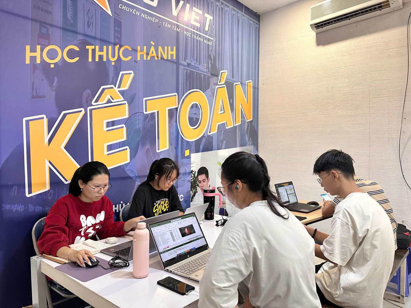 Bảng giá dịch vụ kế toán tại doanh nghiệp cập nhật năm 2026